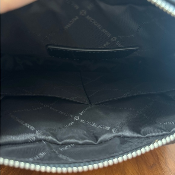 Micheal Kors men crossbody - Picture 5 of 5